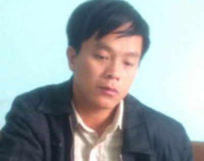 Bat qua tang thay giao ham hai tre em tai khu tap the hinh anh