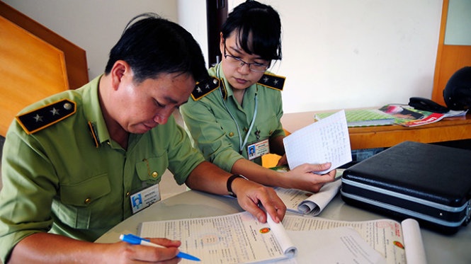 Đội Quản lý thị trường số 9 lập biên bản vụ việc.