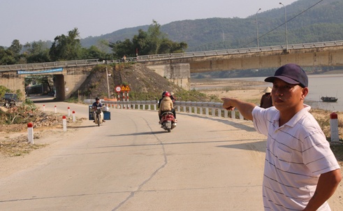 Giai cuu nu sinh suyt bi ban trai thieu song hinh anh