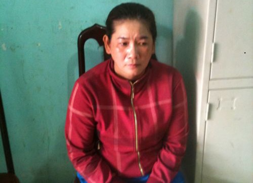 Nguoi ban ve so ruot bat ke trom tien giua cho ngay 30 Tet hinh anh