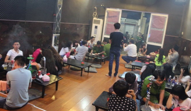 Khoi shisha ke ben truong hoc hinh anh