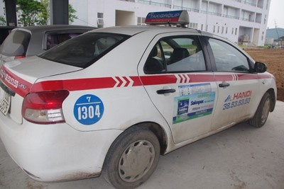 Gap cuop, tai xe taxi bo xe thao chay hinh anh