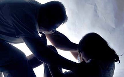 Dam o voi con rieng cua vo, bi hang xom bat qua tang hinh anh