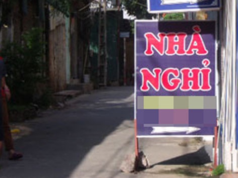 Vao nha nghi voi ban gai sau khi gay an hinh anh