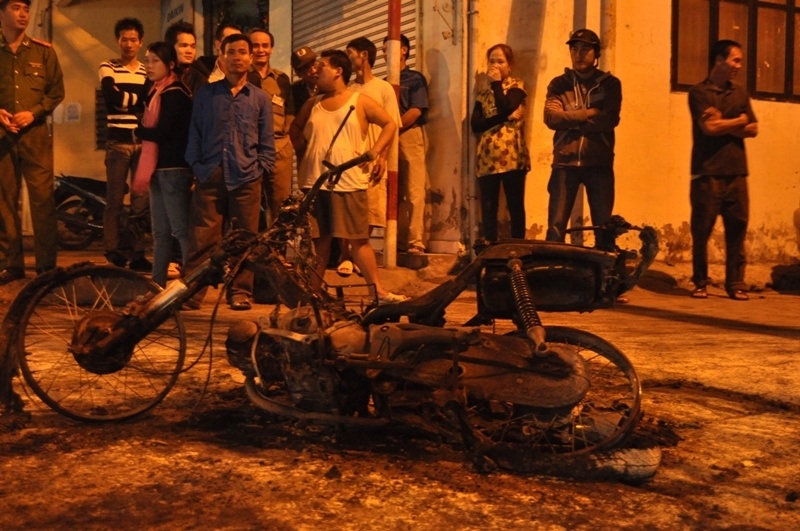 Hai anh em dinh dot xe, tan cong canh sat hinh anh