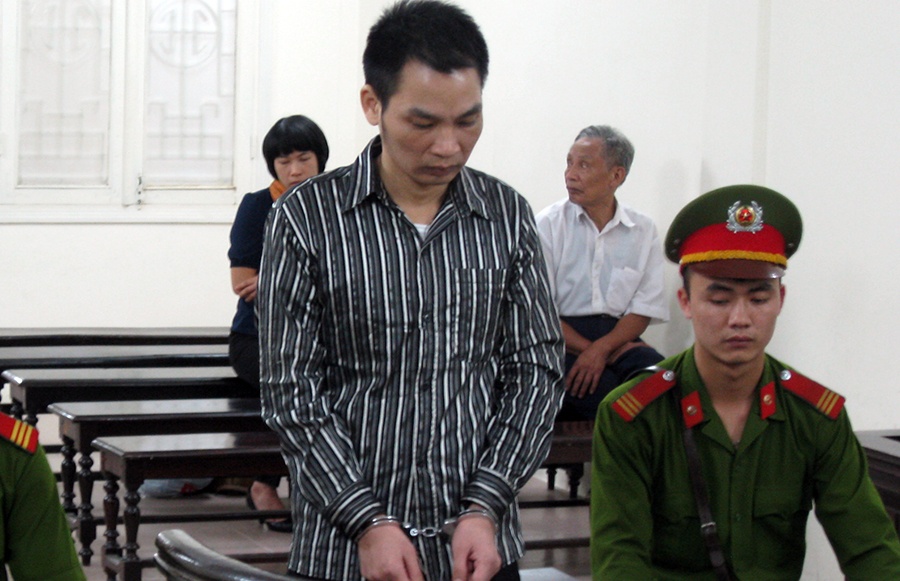Nghich tu sat hai cha bi bat khi den chiu tang hinh anh