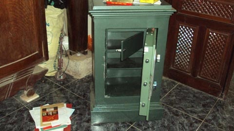 Nguoi dan ong ten Thien di trom cap hinh anh