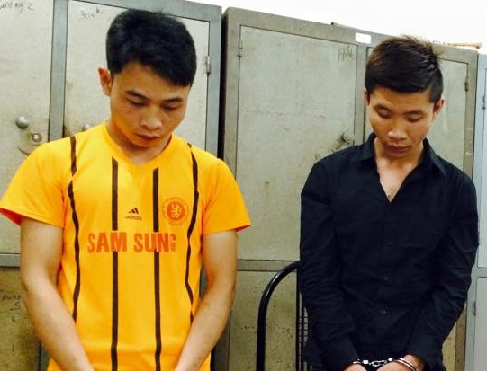 Doi nam nu truy duoi ke cuop giat tui xach hinh anh