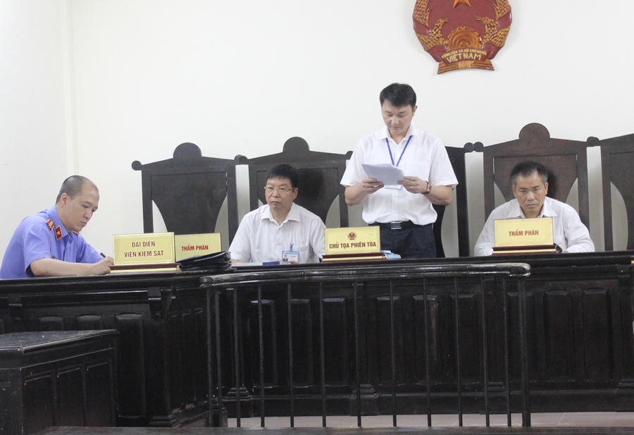 Phien toa khong co bi cao hinh anh