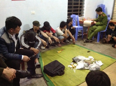 Bi bat qua tang, nhieu con bac ngat xiu hinh anh