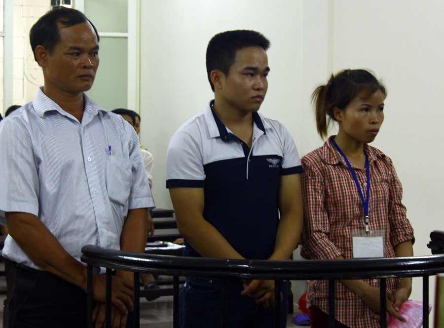 Khong giam an cho thanh nien 23 tuoi dam cong an vien hinh anh