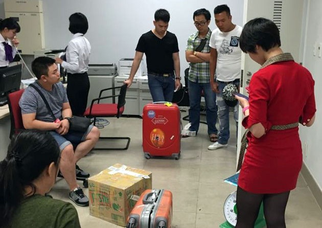 Vu vali thieu 8 kg o Noi Bai: 'Co dau hieu trom cap' hinh anh
