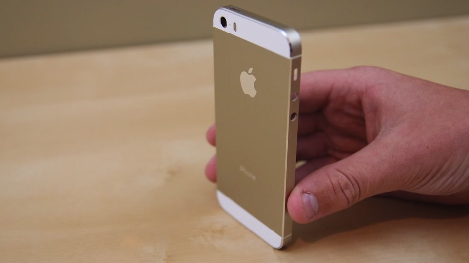 Giat iPhone 5S Gold ve dua cho con trai di cam co hinh anh