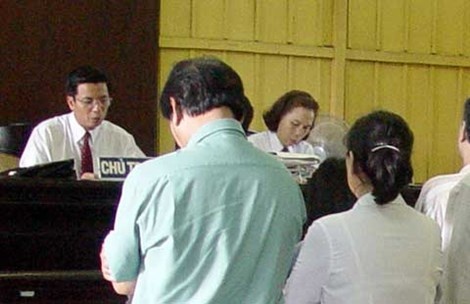 Tham phan Pham Cong Hung va cai duyen voi an hanh chinh hinh anh