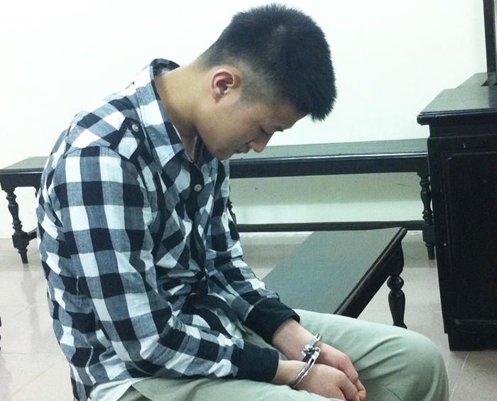 Quan ly doa cat 'vung kin' nu tiep vien karaoke hinh anh