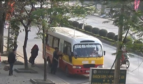 Bat giu 'trum' giang ho bao ke hang loat xe buyt hinh anh