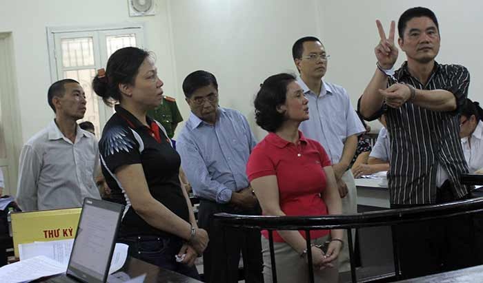 Chung than cuu cong an chiem doat gan chuc ty dong hinh anh