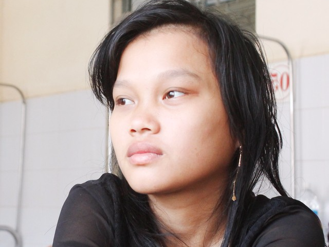 Long nhan tu cua nguoi vo 4 lan bi chong ep uong thuoc doc hinh anh