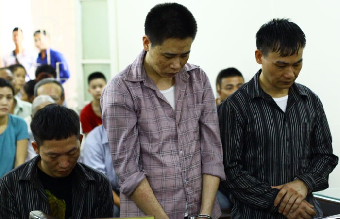 Nam sinh bi doa chat tay, cat tai vi vay nang lai hinh anh