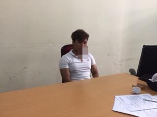 Một trong số 2 người bị cơ quan công an tạm giữ. Ảnh: CTV.