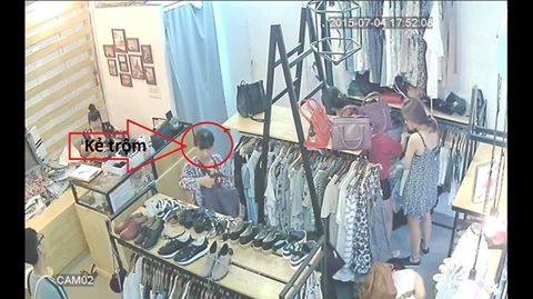 Clip moc trom dien thoai tinh vi trong shop thoi trang hinh anh