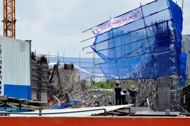 Dinh chi thi cong toa nha van phong 17 tang hinh anh