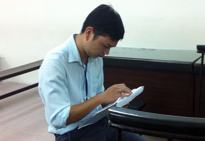 Cuu nhan vien ngan hang lap 'web den' hinh anh