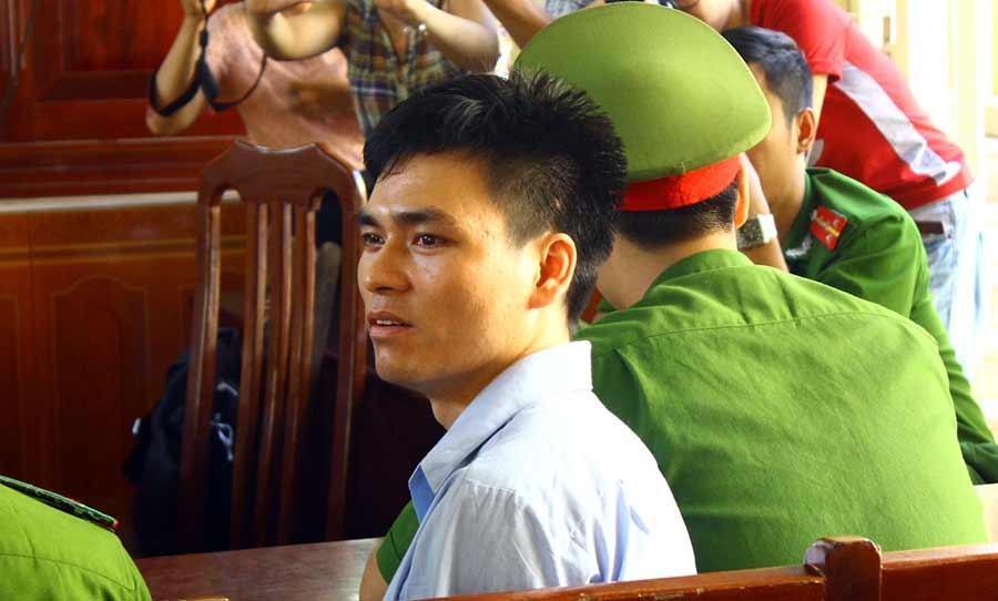 Cuoc tro chuyen giua Ly Nguyen Chung va me nan nhan hinh anh