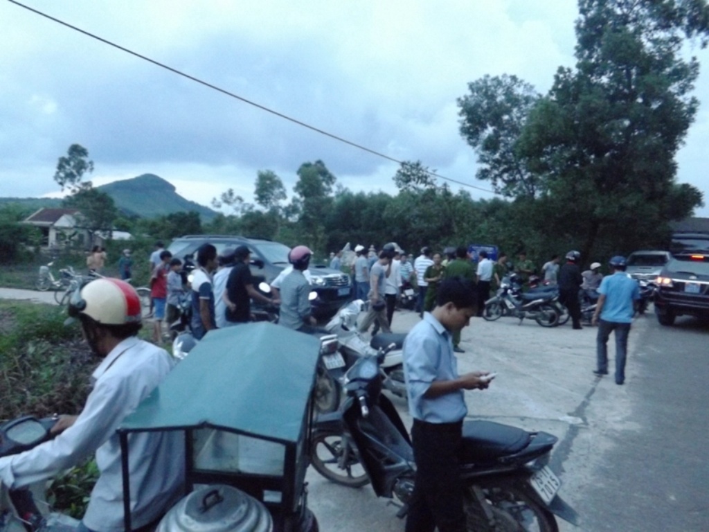 Ca tram canh sat vay bat ten cuop co sung hinh anh