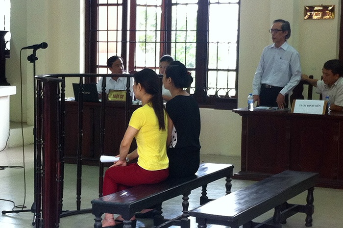 Tran tinh cua bao mau vo y lam be gai 1 tuoi tu vong hinh anh