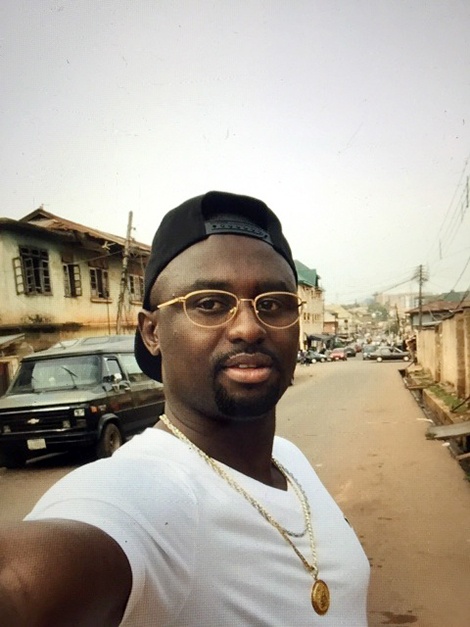 James Moore chuyên lừa tiền của phụ nữ qua Facebook.