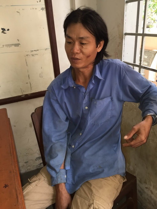 Nguyễn Tấn Nhàn tại cơ quan công an.