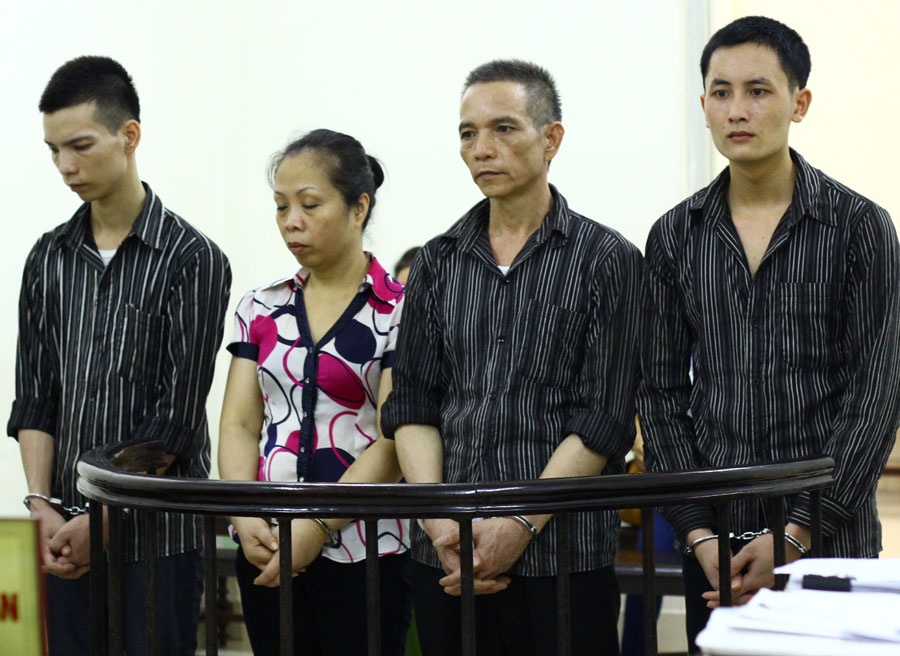 Chang trai khong duoc len xe hoa nhu du dinh vi nghe bo hinh anh