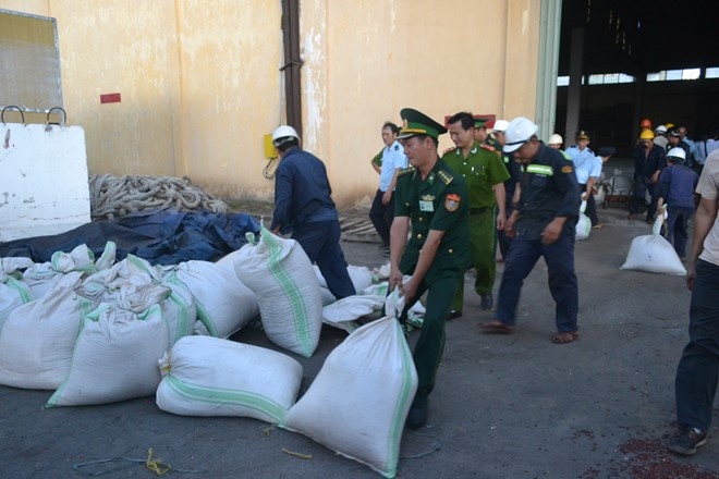 Bat giu luong lon nga voi, vay te te nhap lau vao Viet Nam hinh anh