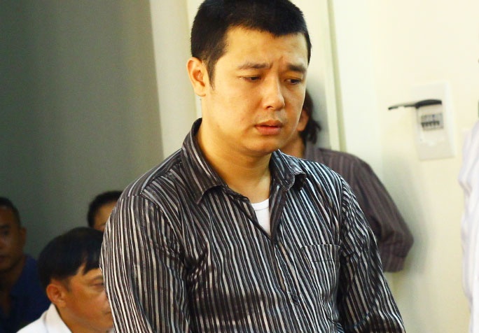 Cuu can bo ngan hang bi nhan tinh chiem doat khoan tien lon hinh anh
