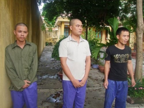Xong vao cong truong, troi bao ve, cuop tai san hinh anh