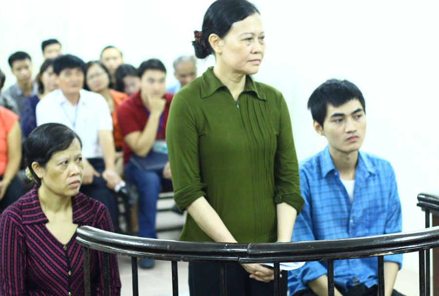 Cuu pho hieu truong vuong vu to lua hon 200 ty dong hinh anh