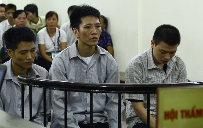 Chu quan ca phe noi tot cho ke cam kiem chem minh hinh anh