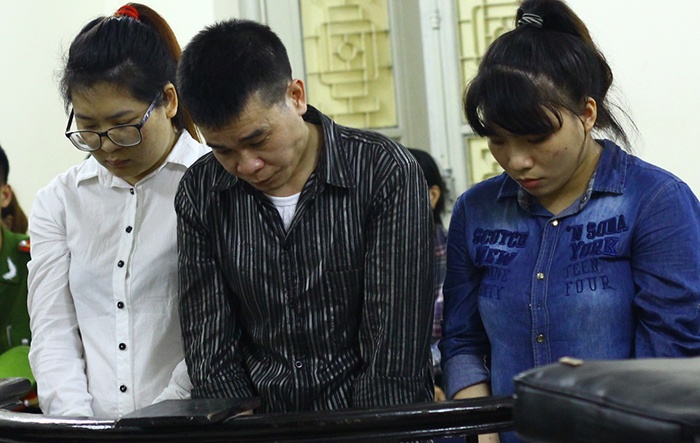 Nu 9X to chuc 'tiec dap da' trong nha nghi hinh anh