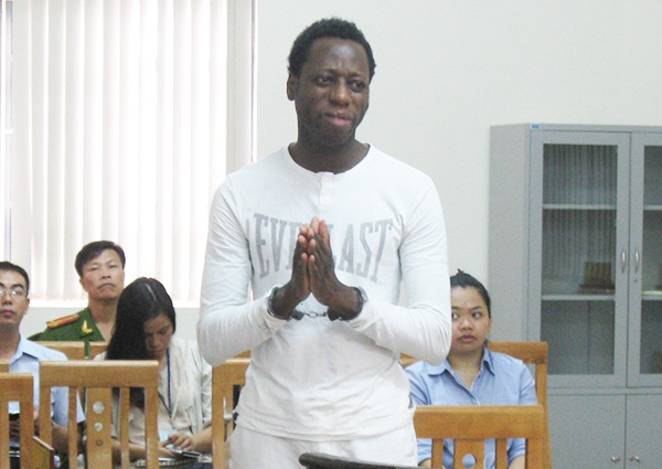 Nhieu quy ba dinh lua chang trai ngoai quoc hinh anh