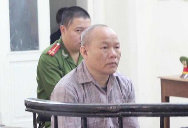 Nu giam doc xin giam nhe cho nguoi dap bua vao dau minh hinh anh