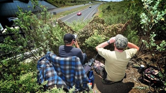 Canh sat giao thong co duoc hoa trang ban toc do hinh anh