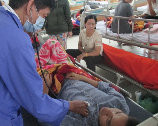 Hang loat nguoi nhap vien sau khi du tiec cuoi hinh anh