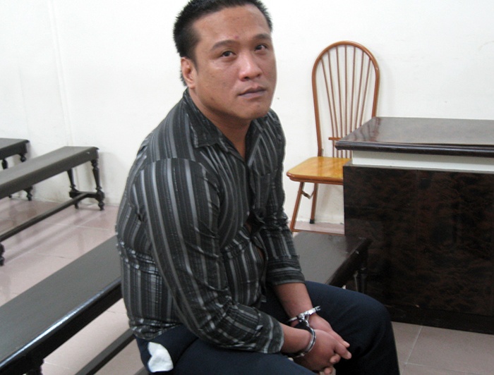 Tang an voi ga trai theo doi phu nu cap bo de tong tien hinh anh