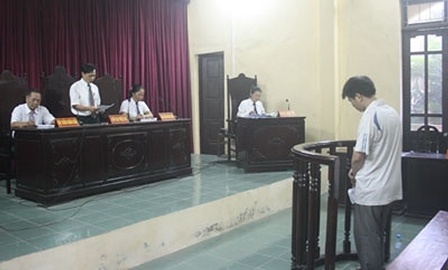 Dong tinh 'bat buoc ghi am, ghi hinh khi hoi cung' hinh anh