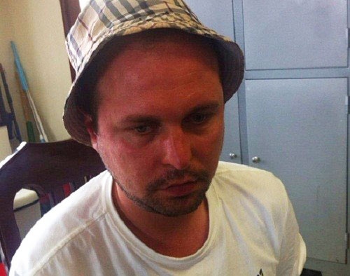 Camera ghi hinh khach Tay dung nhieu the ATM gia rut tien hinh anh