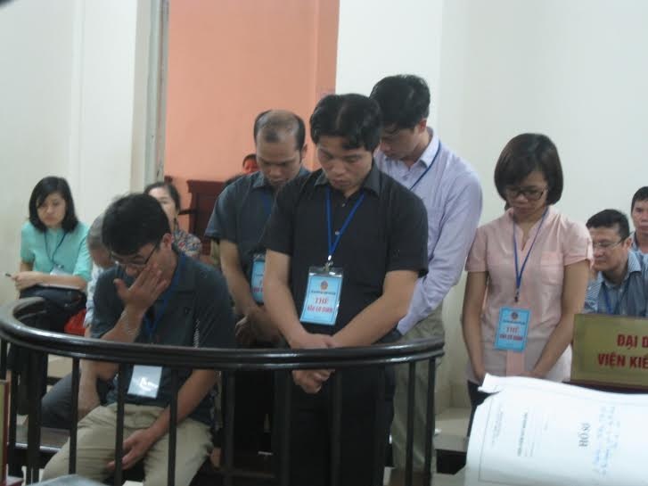 An chan tien du an, nhieu can bo nganh y linh an treo hinh anh