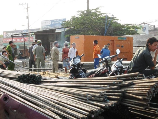 Cong nhan bi dien giat chet, don vi 'dua di dau khong ro' hinh anh