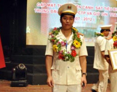 Con trai tuong Pham Quy Ngo lam Pho giam doc CA Thai Binh hinh anh