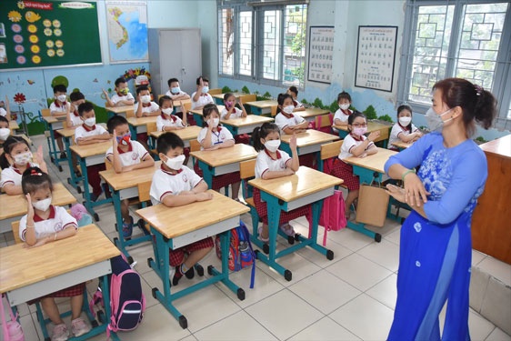 Giao vien choang ganh cho nhau khi F0 tang cao hinh anh